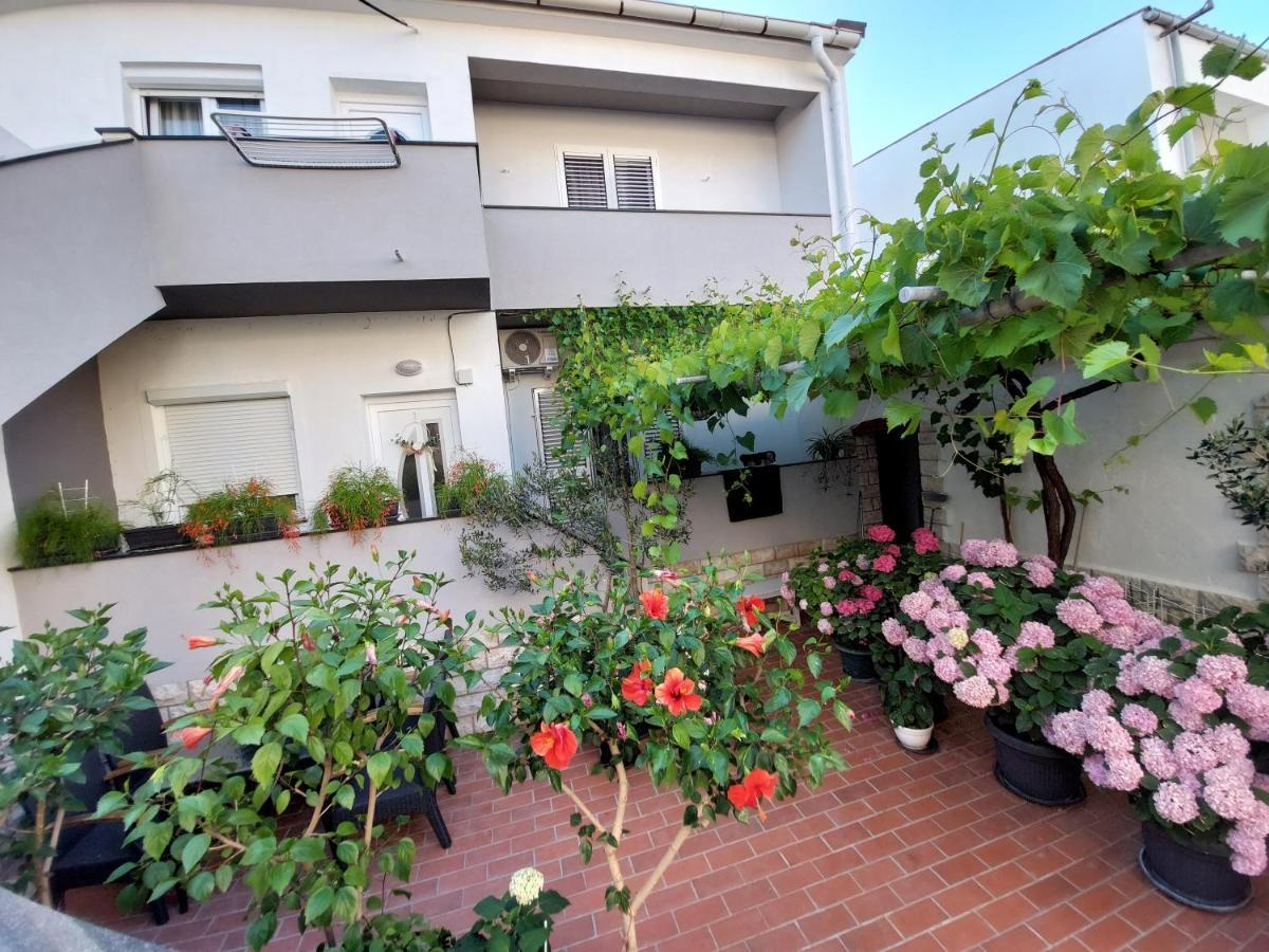 Apartment Eli Pag Town Exterior foto