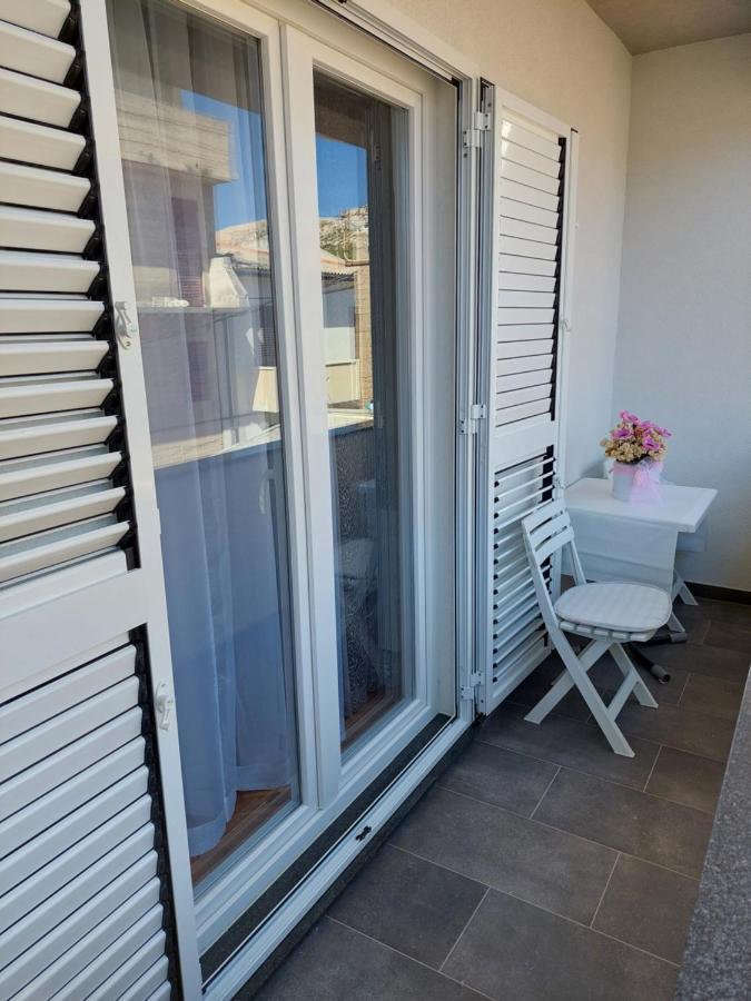 Apartment Eli Pag Town Exterior foto